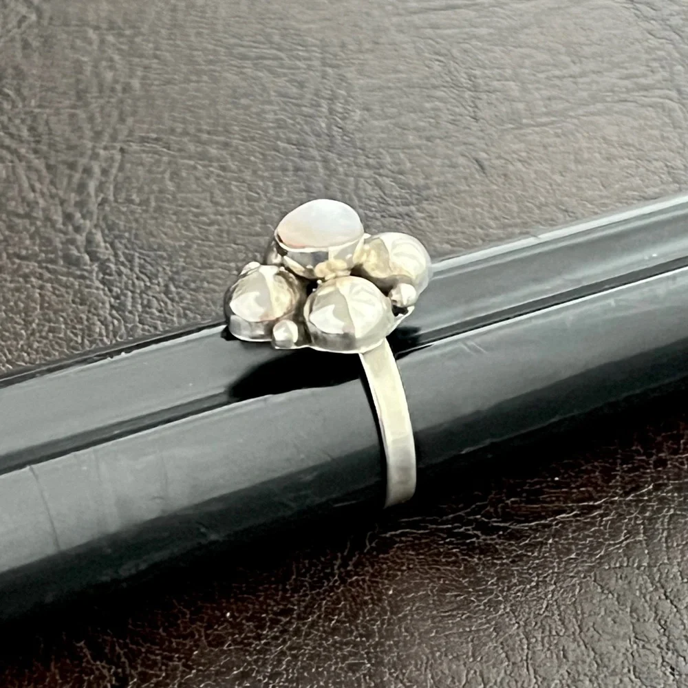 Vintage Taxco Mexico sterling silver and mother of pearl ring